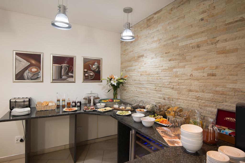 Montebello Guesthouse 温特和克 外观 照片